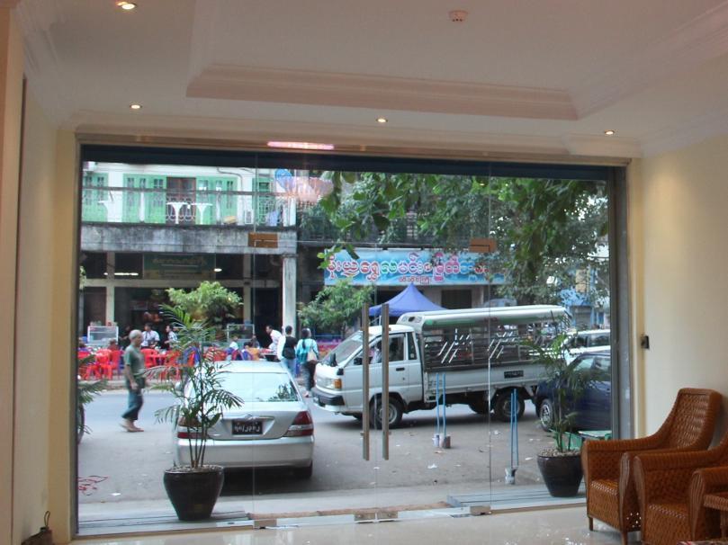 New Yangon Hotel Exteriör bild