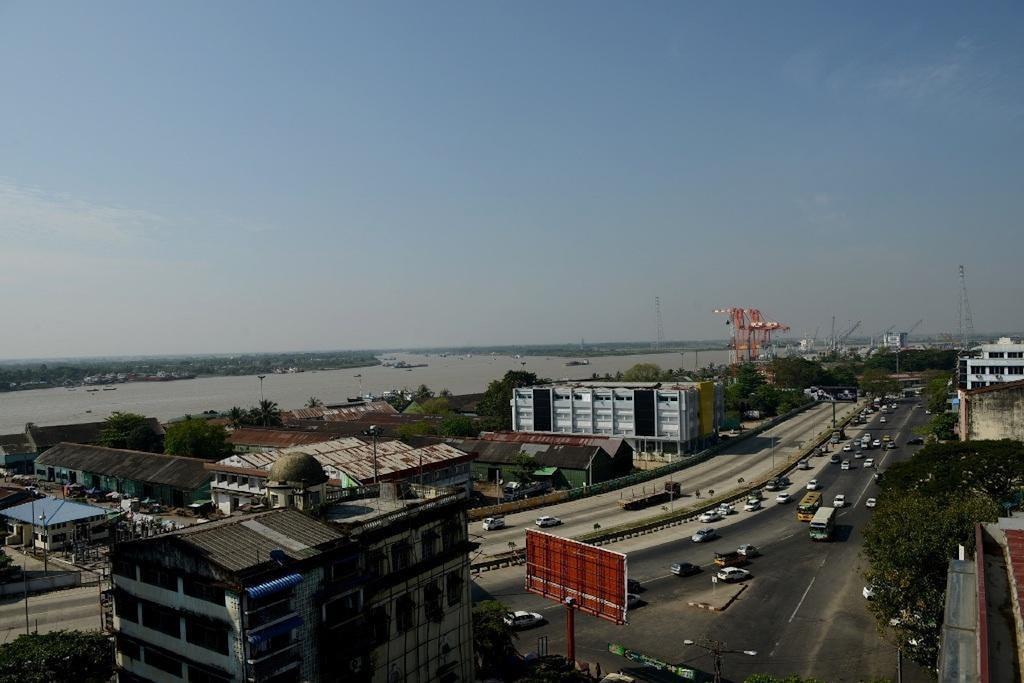New Yangon Hotel Exteriör bild